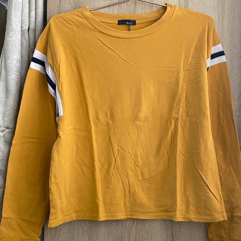 mustard hoodie crop