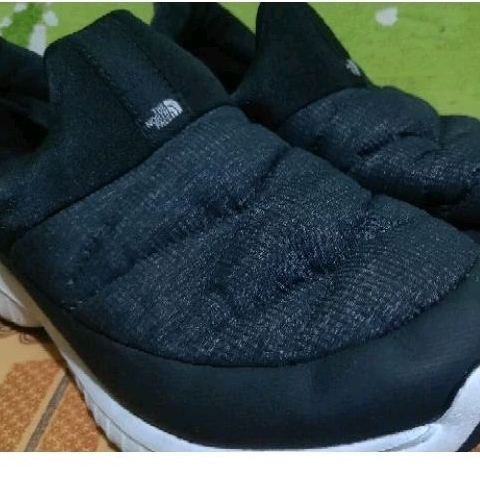 Sepatu Second TNF Slip On Size 41