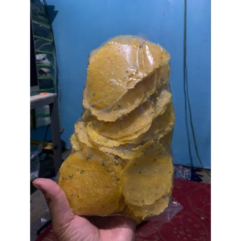 

Kerupuk Singkong Sermier 500 Gram warna kuning Original Isi 50 - 70 pcs