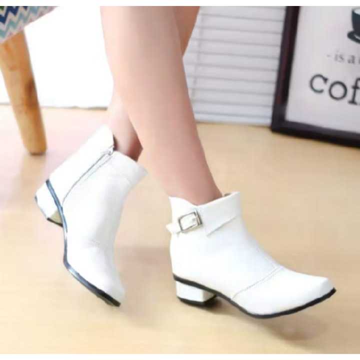 Sepatu boots wanita terbaru tinggi heels 3cm