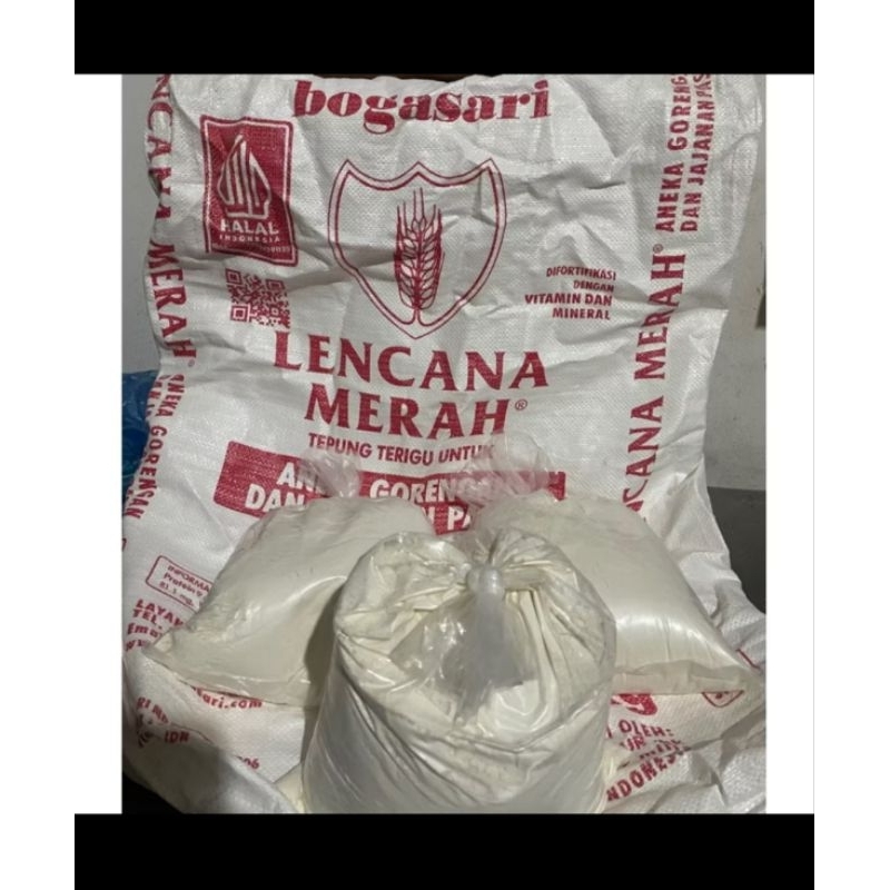 

Tepung Terigu curah 1 kg merk LM (Lencana Merah)