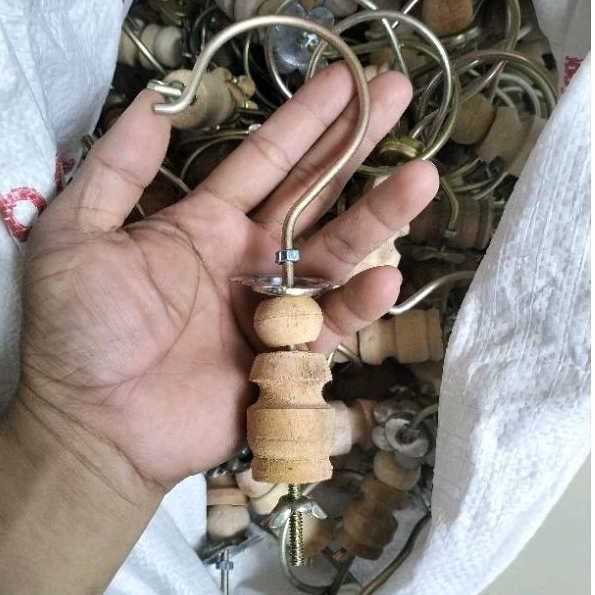 GANTUNGAN SANGKAR BURUNG KAWAT PION KAYU GANTUNGAN SANGKAR BURUNG KECIL EBOD JAYA KAYU NO 5