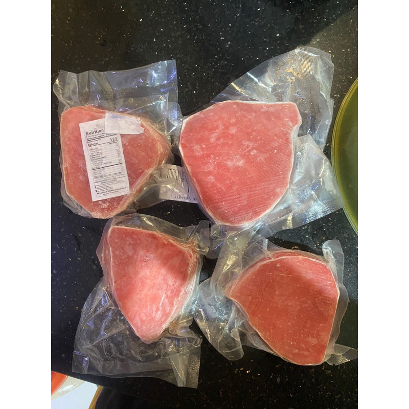 

tuna steak . ikan tuna . tuna fillet