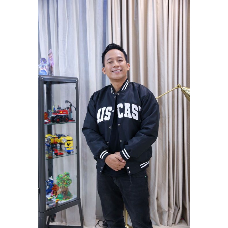 Miscast Varsity Jaket Vintage Thiago Hitam