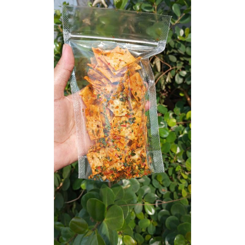 

keripik pangsit pedas daun jeruk keripik pangsit renyah keripik pedas manis kemasan 200gr