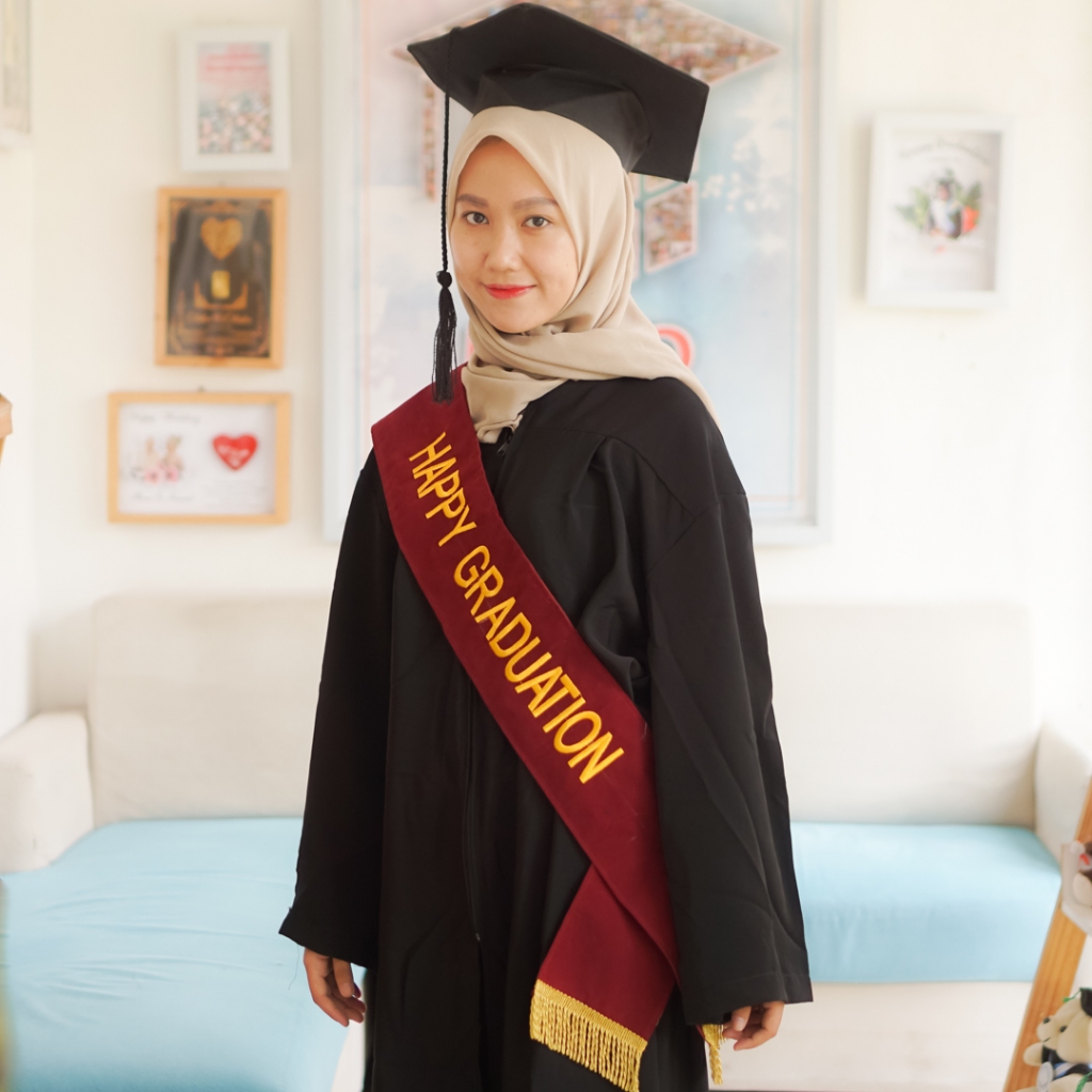 1 HARI JADI SELEMPANG WISUDA SAMPING RUMBAI selempang wisuda selempang bordir selempang bludru