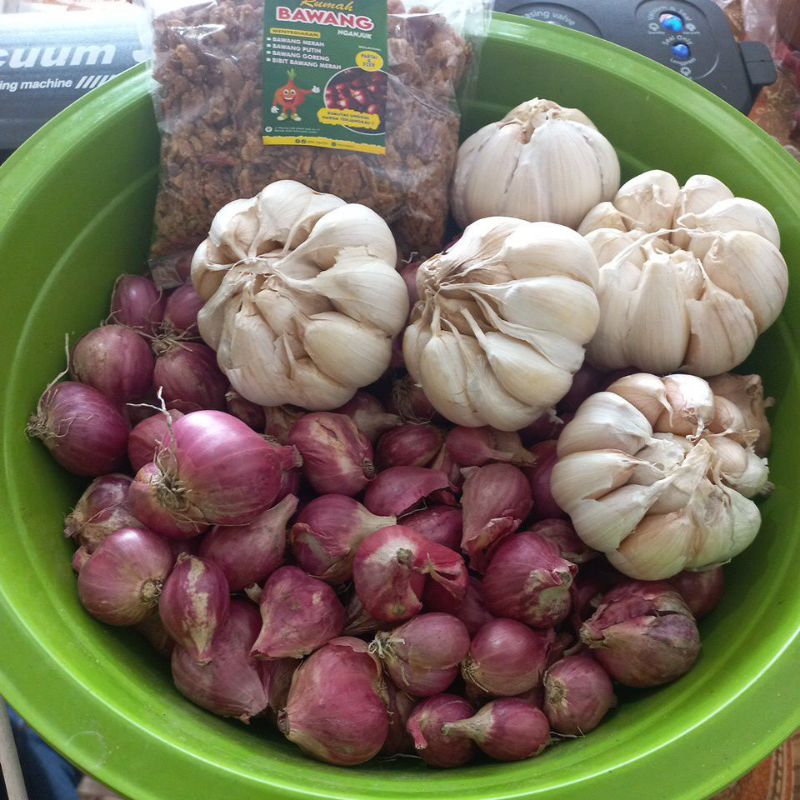 

bawang merah lokal nganjuk 1kg plus bawang putih 250g bonus bawang goreng 50g