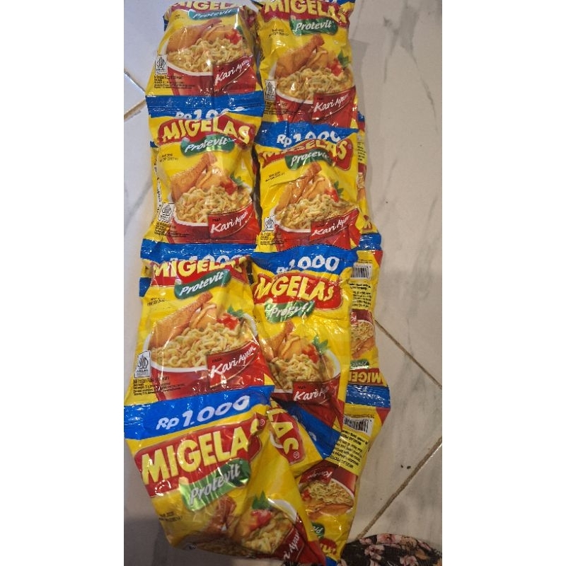 

mie gelas kari ayam
