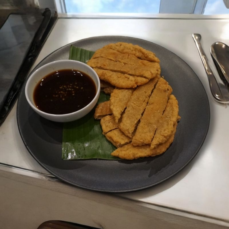 

PEMPEK KULIT 10PCS + CUKO 200ML CIK NETY ASLI PALEMBANG