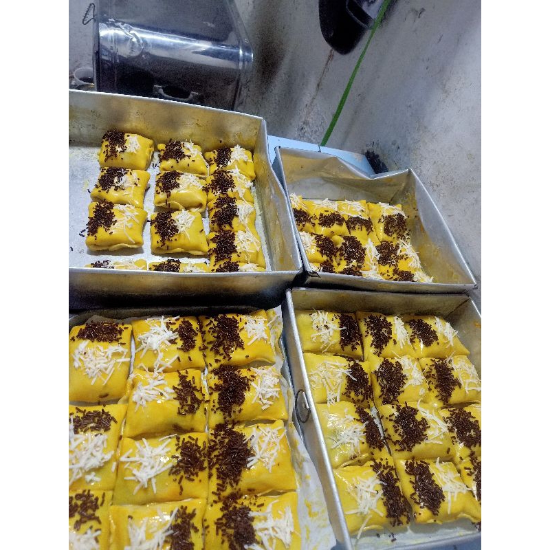 

Bolen pisang keju, coklat /mix