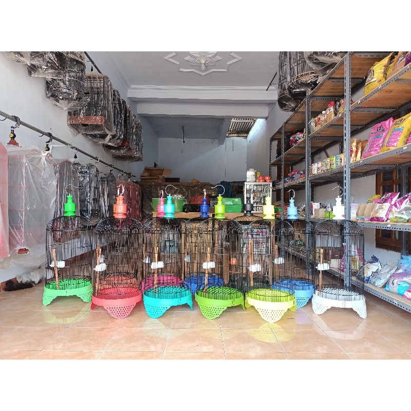 SANGKAR BESI LOVEBIRD TEBOK PLASTIK WARNA