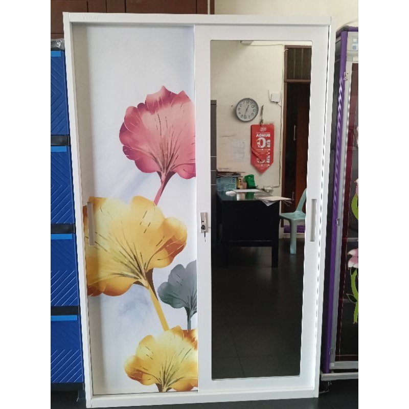 lemari pakaian besi pintu geser