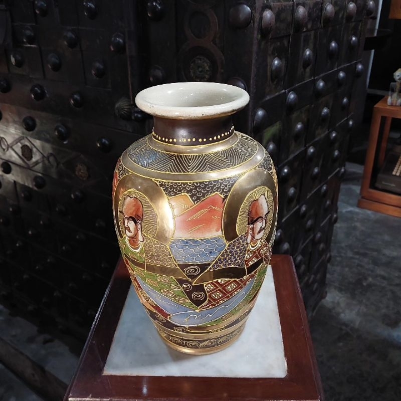 Vas Guci Satsuma Jepang Porselen dengan Cap Antik Lawas Tua