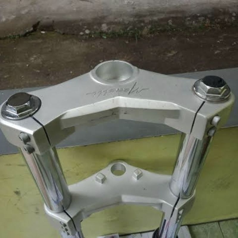 segitiga atas bawah minerva megelli migeli 250 T shockbreaker