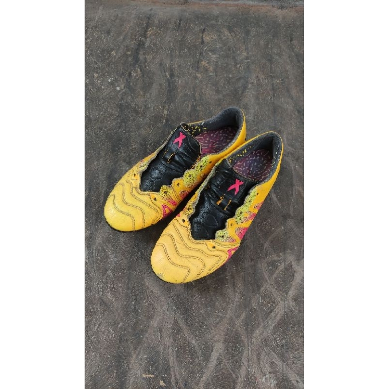 sepatu bola Adidas X15.1 SG Leather