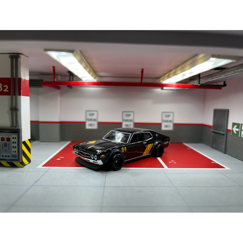 Hotwheel premium team transport Nissan Laurel