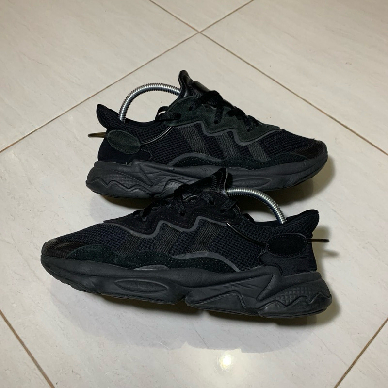 ozweego hitam size 41 second