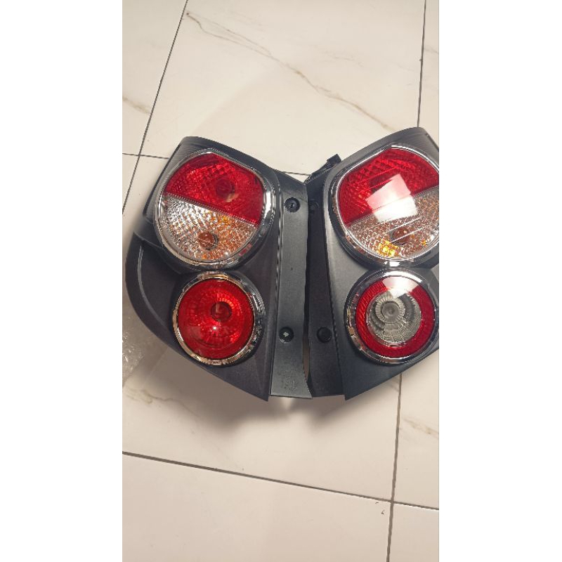 lampu belakang aveo sonic lis crom