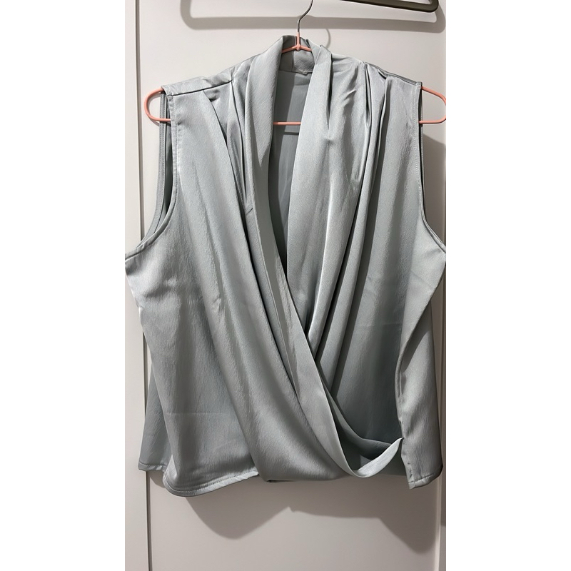 atasan korea baby blue bahan satin tanpa lengan blouse korea