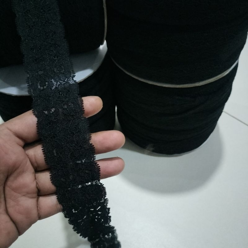 renda setrich / renda elastis warna hitam lebar 4cm
