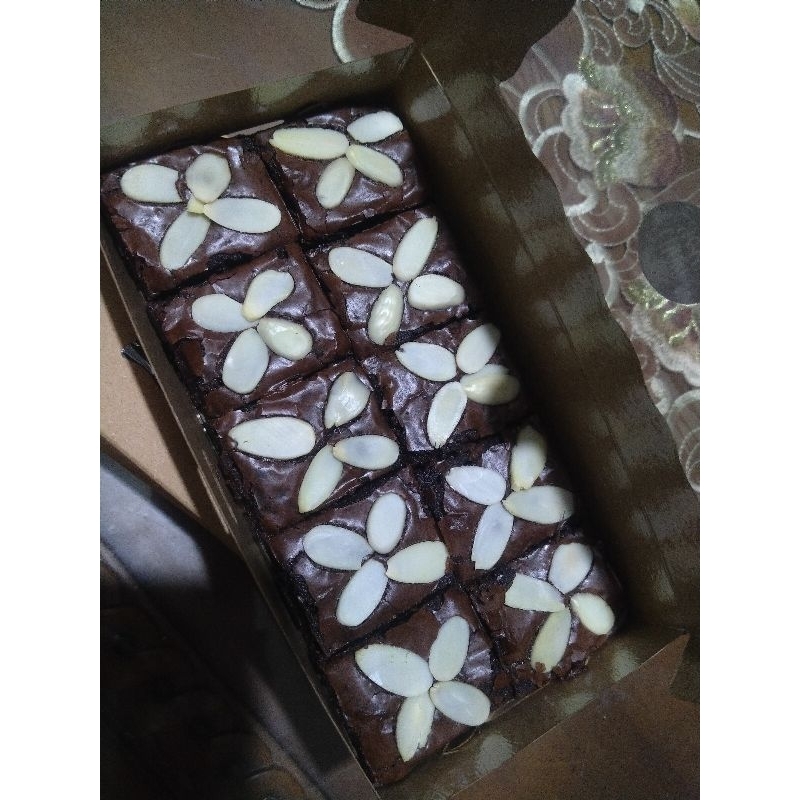 

Almond Brownies by bronis_bubu