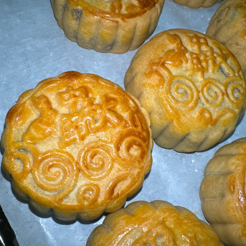 

Mooncake / Yue bing / Kue bulan ( halal / Vegetarian friendly )