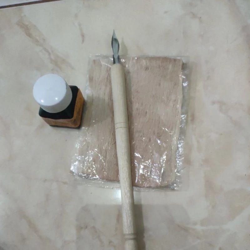 

sepaket pena 777 ORI+tinta naga kecil+ gagang kayu+serat pisang (1 biji semua)