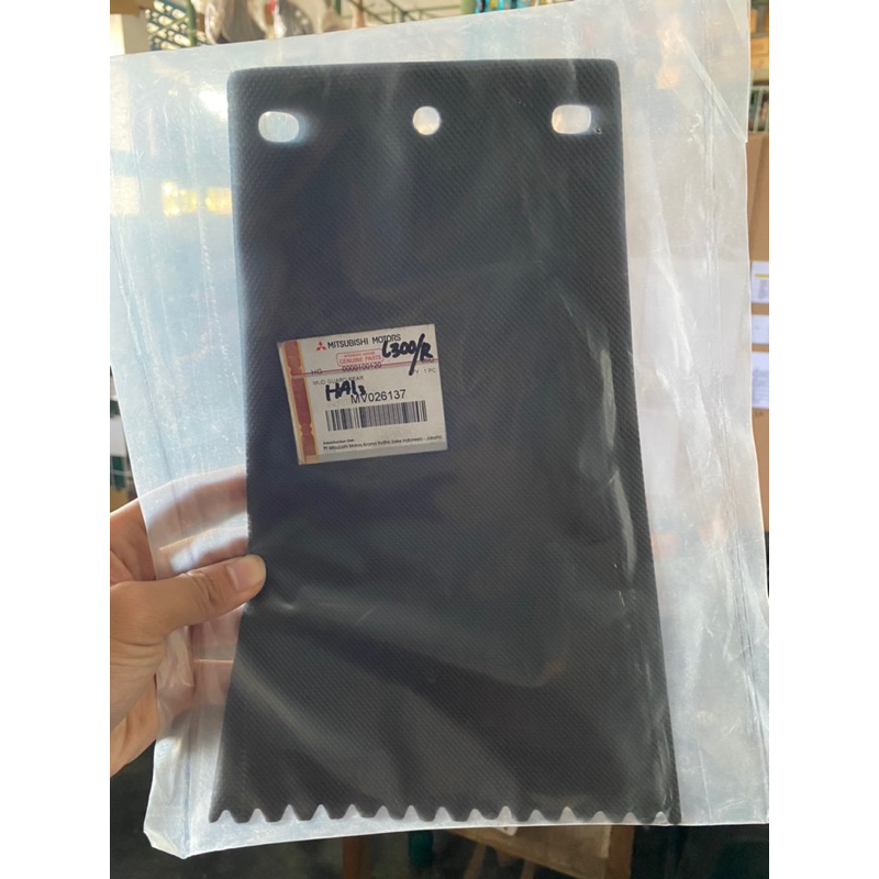 Karpet Roda Belakang / Ebel-Ebel L300 Kanan=Kiri Ori MV026137
