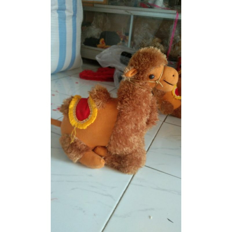 Boneka onta arab size L