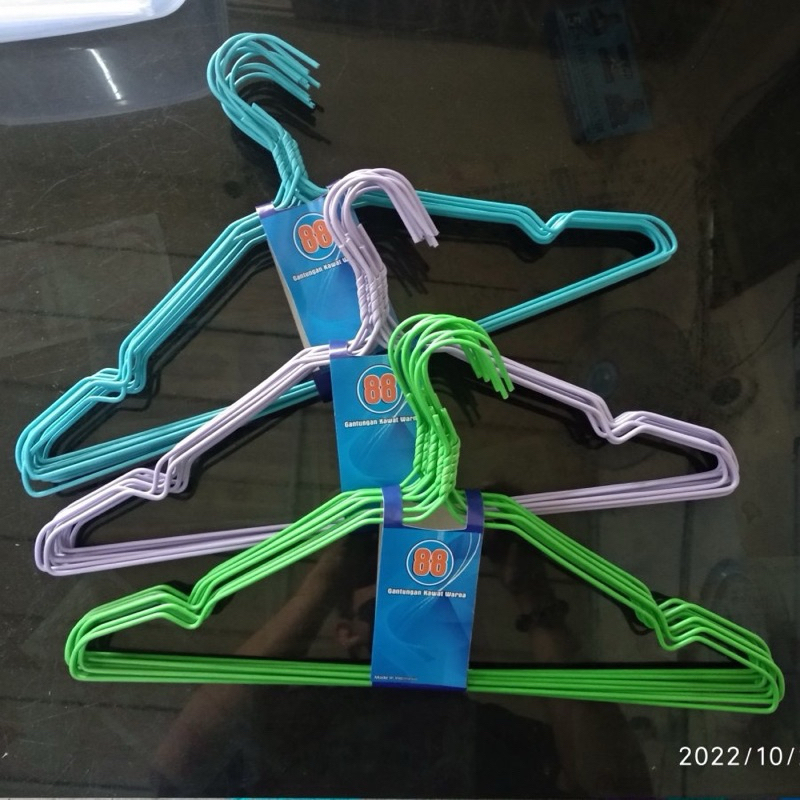 Hanger Kawat Warna Gantungan Baju Kawat Anti Slip dan anti karat Hanger Dewasa