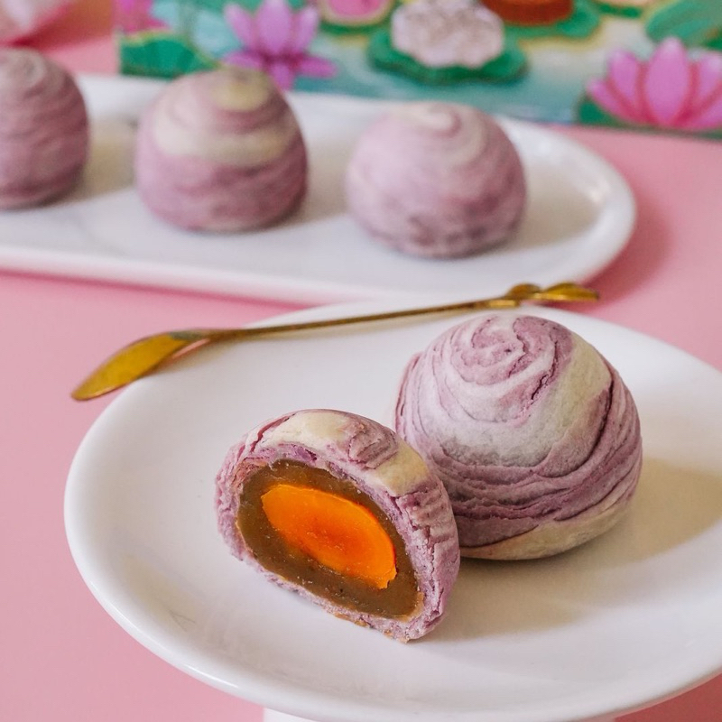 

Thousand Layers Mooncake (1pc) with Eggyolk