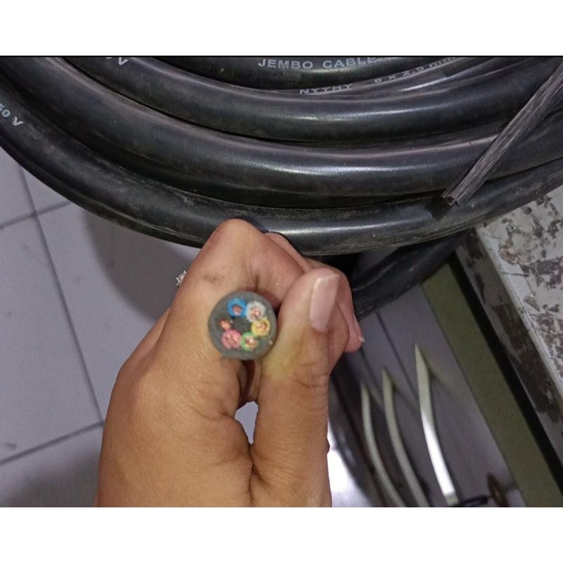 JEMBO Kabel Listrik Hitam Serabut NYYHY 6x2.5 mm2 ( Ecer ) NYYHY 6 x 2.5 mm2