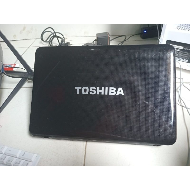 Laptop toshiba core i3 ram 8gb hardis 320gb mulus garansi