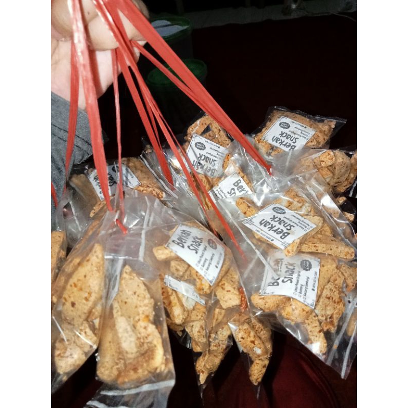 

Basreng pedas daun jeruk 1 renteng isi 10 Pcs