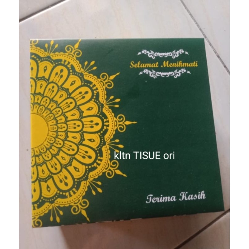 

Dus NASI BOX MOTIF WARNA ukuran 18x18,20x20,22x22