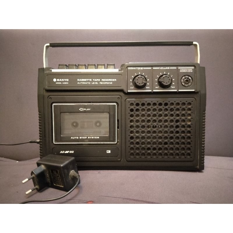 Tape Sanyo jadul nyala