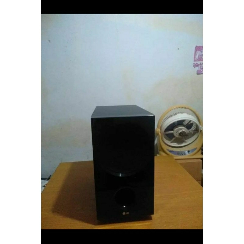 SPEAKER SUBWOOFER AKTIF 6INCH 6OHM 300WATT BASS MANTAP ORI LG