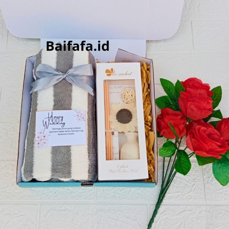 Hampers Reed Diffuser & Handuk Kado Pernikahan Kado ulang Tahun Kado Wisuda