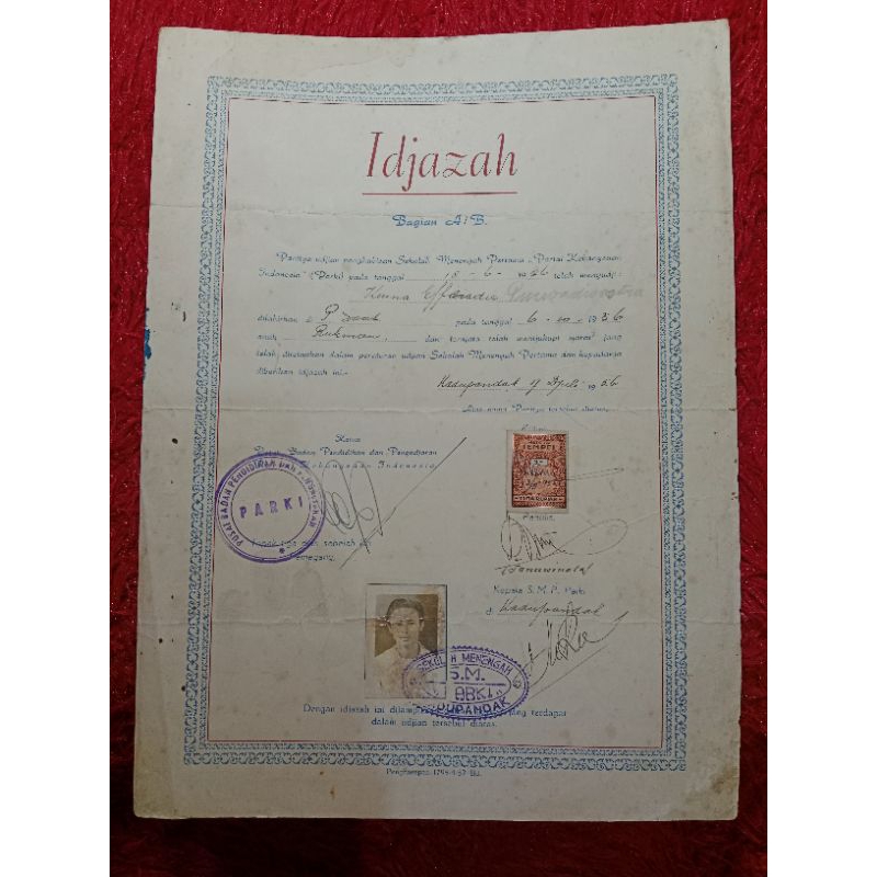 

Dokumen Jadul SMP Parki Tahun 1956 USED