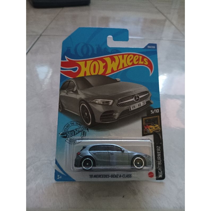 Hot wheels 19 mercedes-benz A Class silver