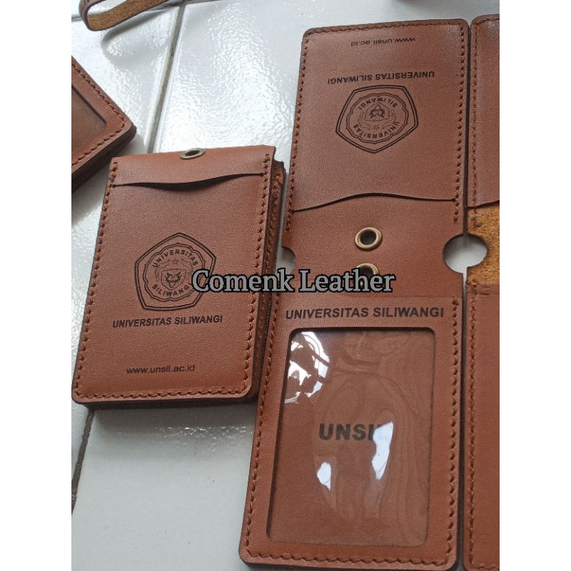 

Id Card Holder/Nametag Kulit Murah Model Flip Lipat Magnet..Untuk Cek Ke aslian bahan Kulit bisa di bakar pakai korek klo bukan kulit asli pas d bakar itu akan meleleh kaya plastik,sedangkan kulit asli klo d bakar gak meleleh..