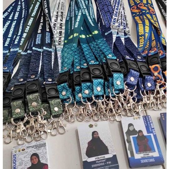 

(GROSIR) CUSTOM TALI LANYARD ID C4RD PAKET LENGKAP PRINTING 2 SISI BAHAN TALI TISSUE PREMIUM
