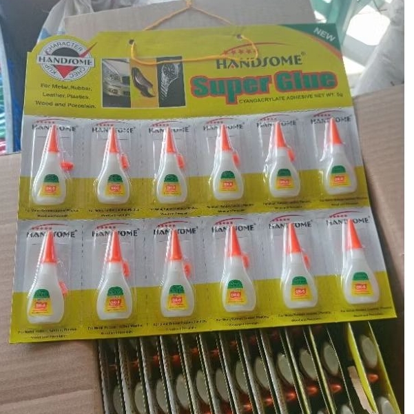 

LEM SUPER GLUE HANDSOME BOTOL ISI 12 PCS