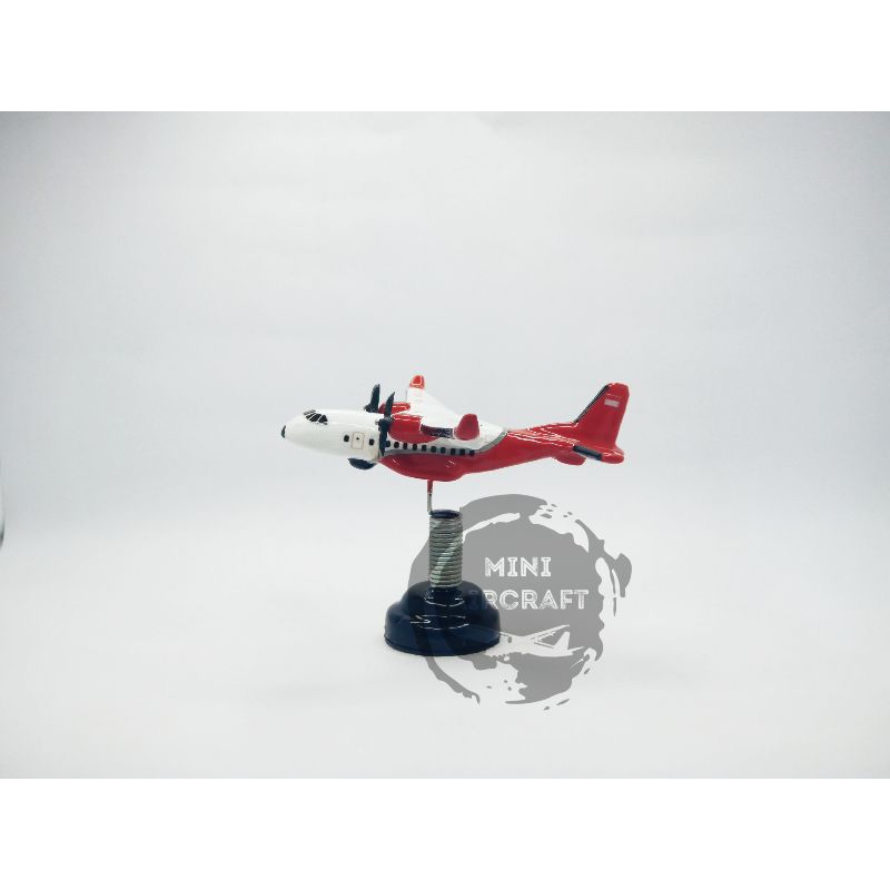 Pesawat CN 235 warna merah putih Miniatur Pesawat CN235