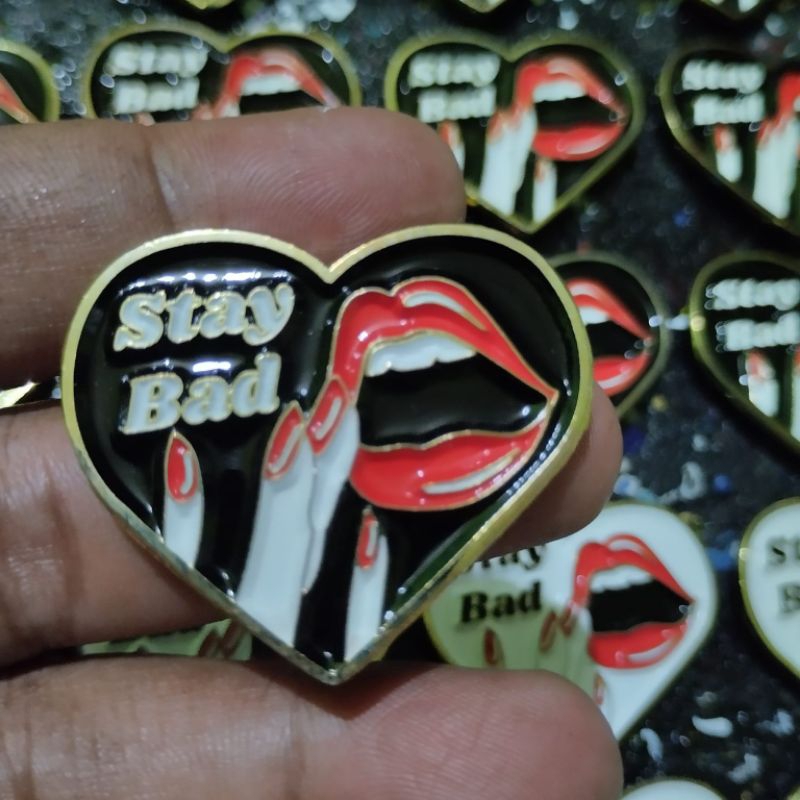 ENAMEL PIN CUSTOM GOLD.