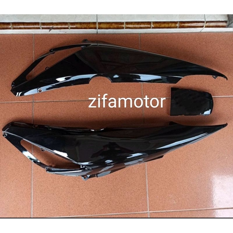 Cover body samping kanan kiri plus pet sambungan body tengah Honda Supra X 125 Betmen Supra x 125 la