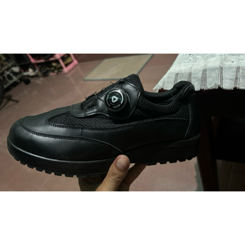 sepatu full black BOA system