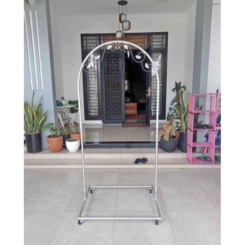 Tiang Ayunan Bayi Beroda