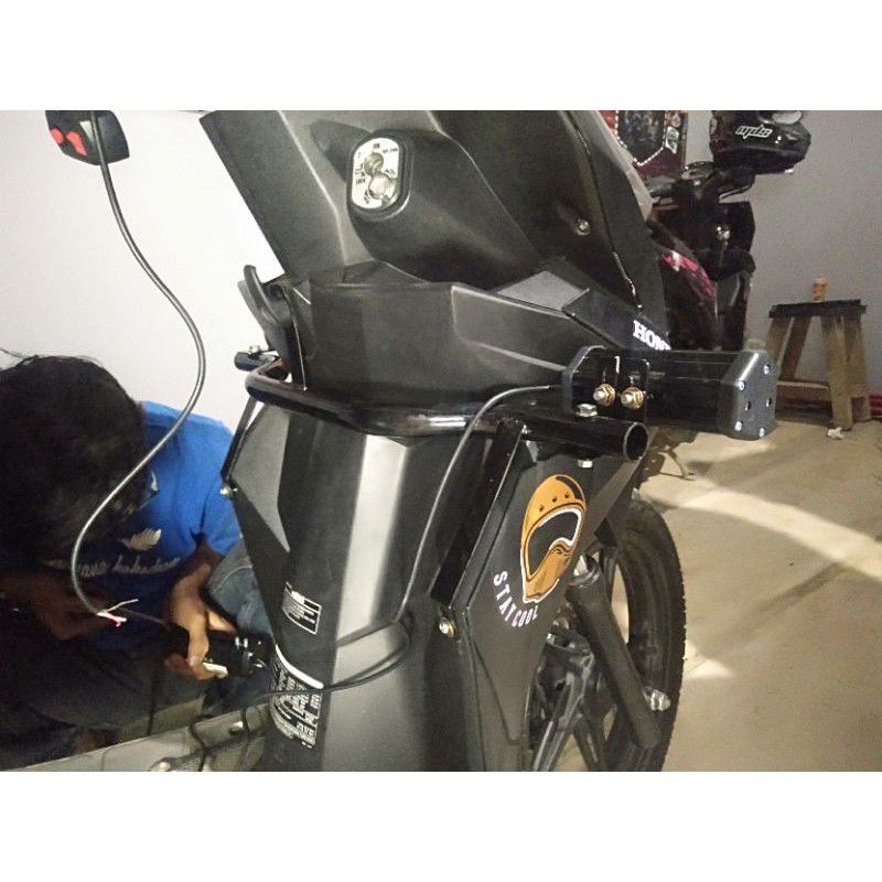 Crasbar Dudukan Lampu Honda Matic Beat Karbu / Beat Fi esp / Beat Street