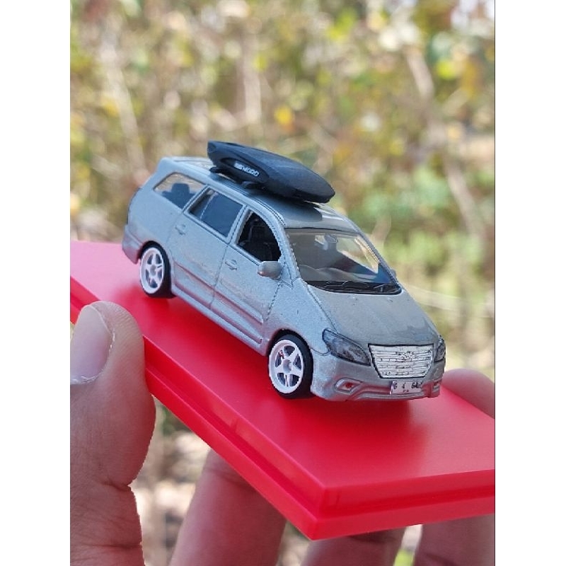 welly 1/60 - toyota innova (2kd) custom